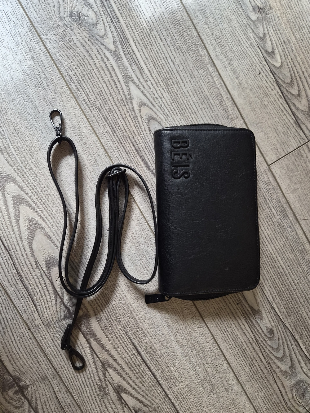 BEIS Black Leather Zip Wallet Crossbody with Removable Strap